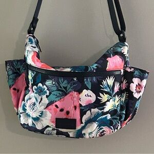 Vera Bradley Iconic Large On the Go Crossbody Garden Picnic Like New!